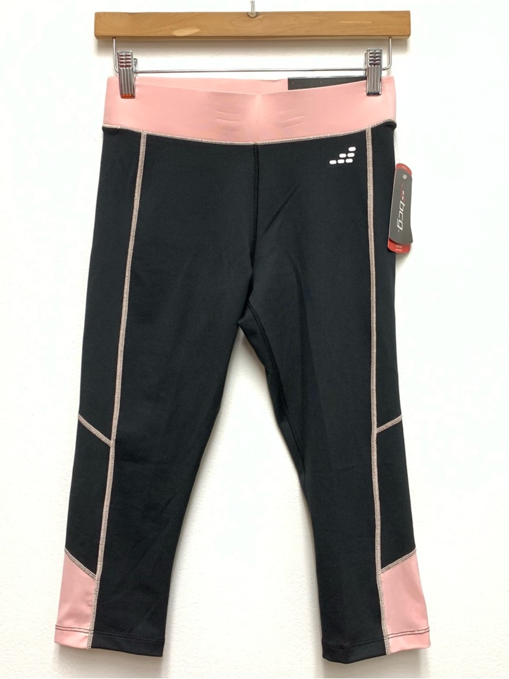BCG Cropped Capri Midrise Leggings Size XS Yoga Athletic Gym Pink Black NWT